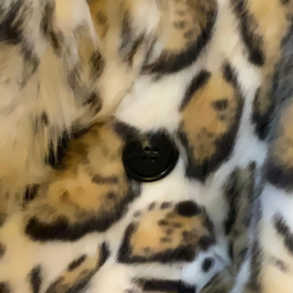 FF157. Brand New Fabulous Furs Cloud Leopard Faux Fur Coat - Picture 6 of 9